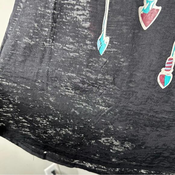 Southern Grace Women’s 2X Top with Arrow Design - Picture 6 of 8